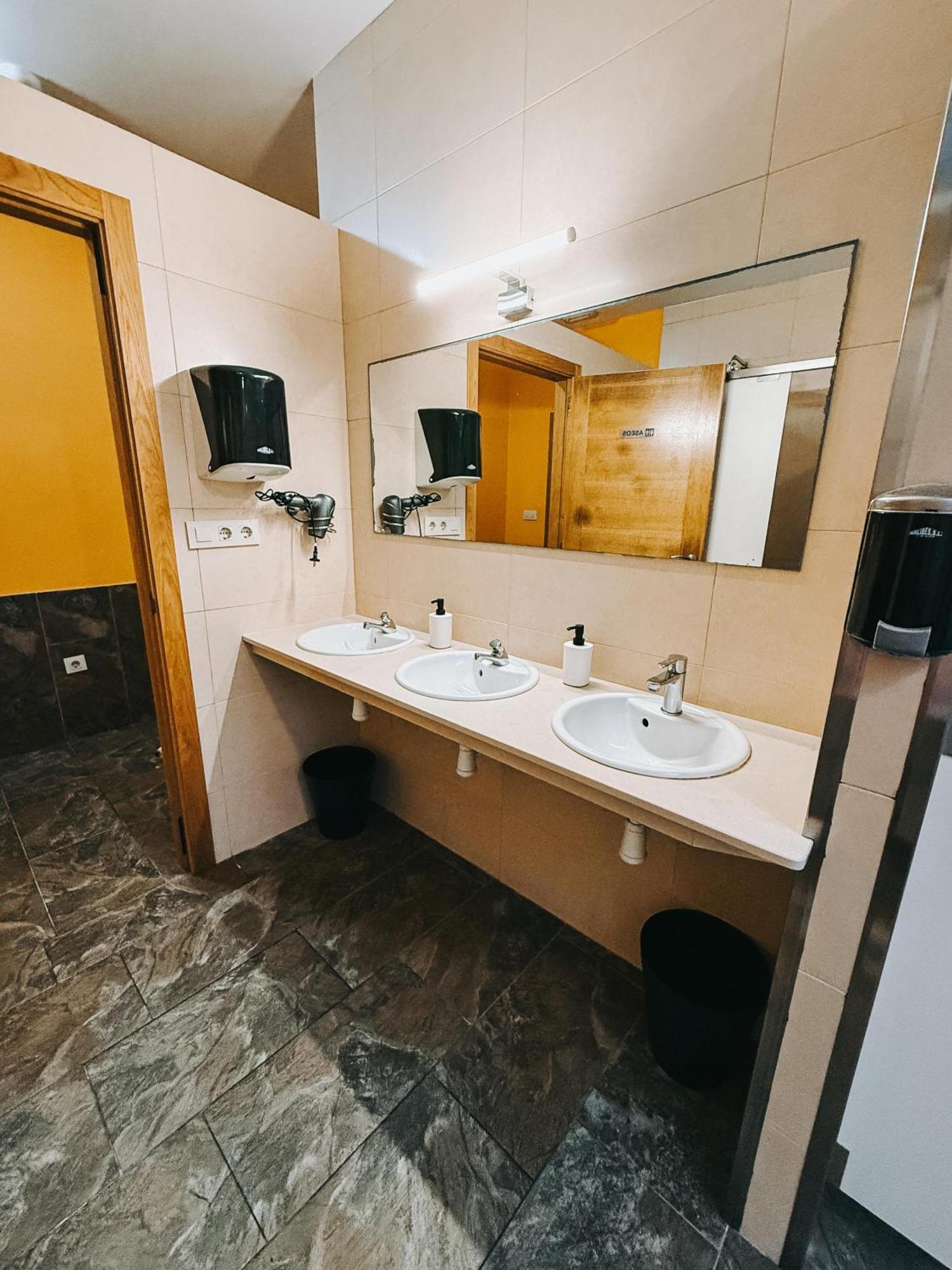 Albergue Lecer Sobrado Porta Bagian luar foto